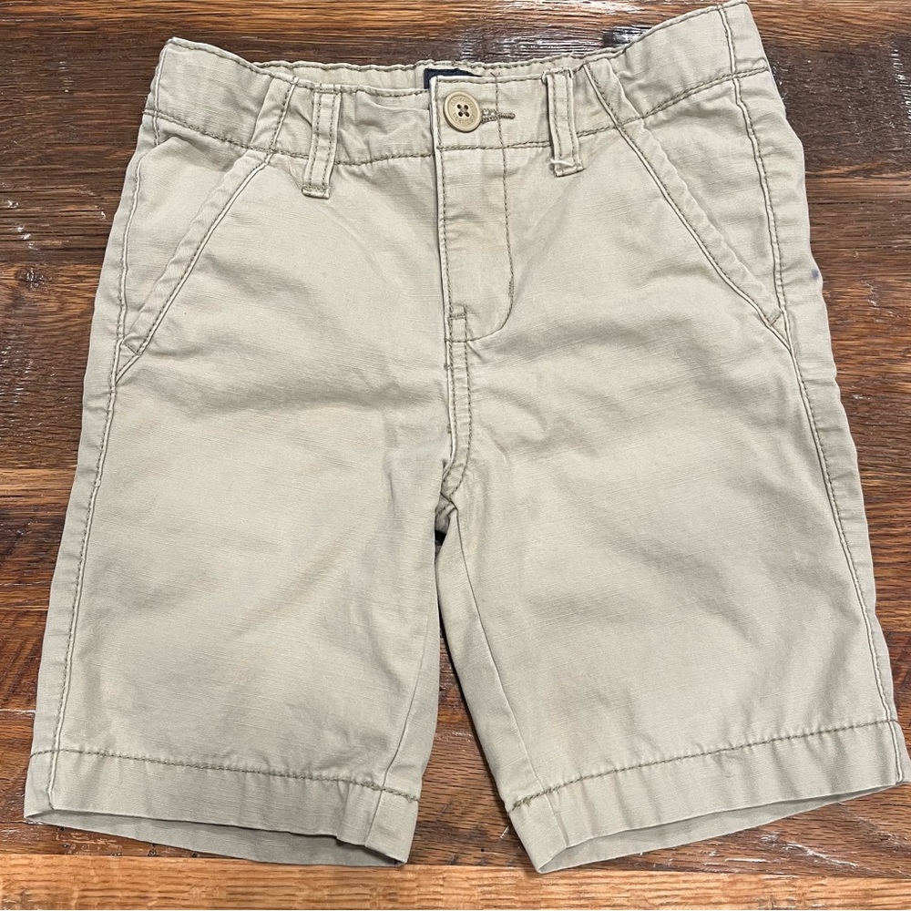 OshKosh B’Gosh Boys Khaki Shorts, Size 6,  HT: 45 - 49 WST 22'